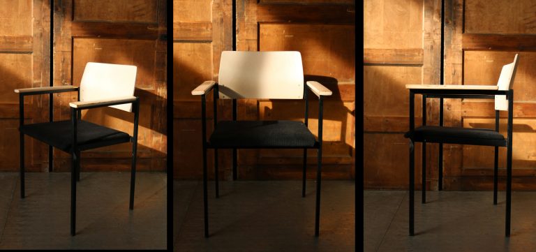 Partij Industrieel Vintage Kerkstoelen met armleuning STRAK!