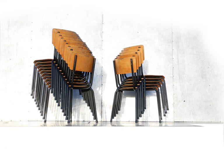 Industrieel Vintage Schoolstoelen mooie Patina Zwart frame