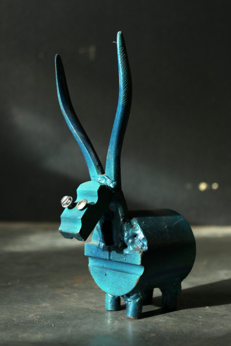 Metalen Sculptuur “Tangtoetoe” van Maarten