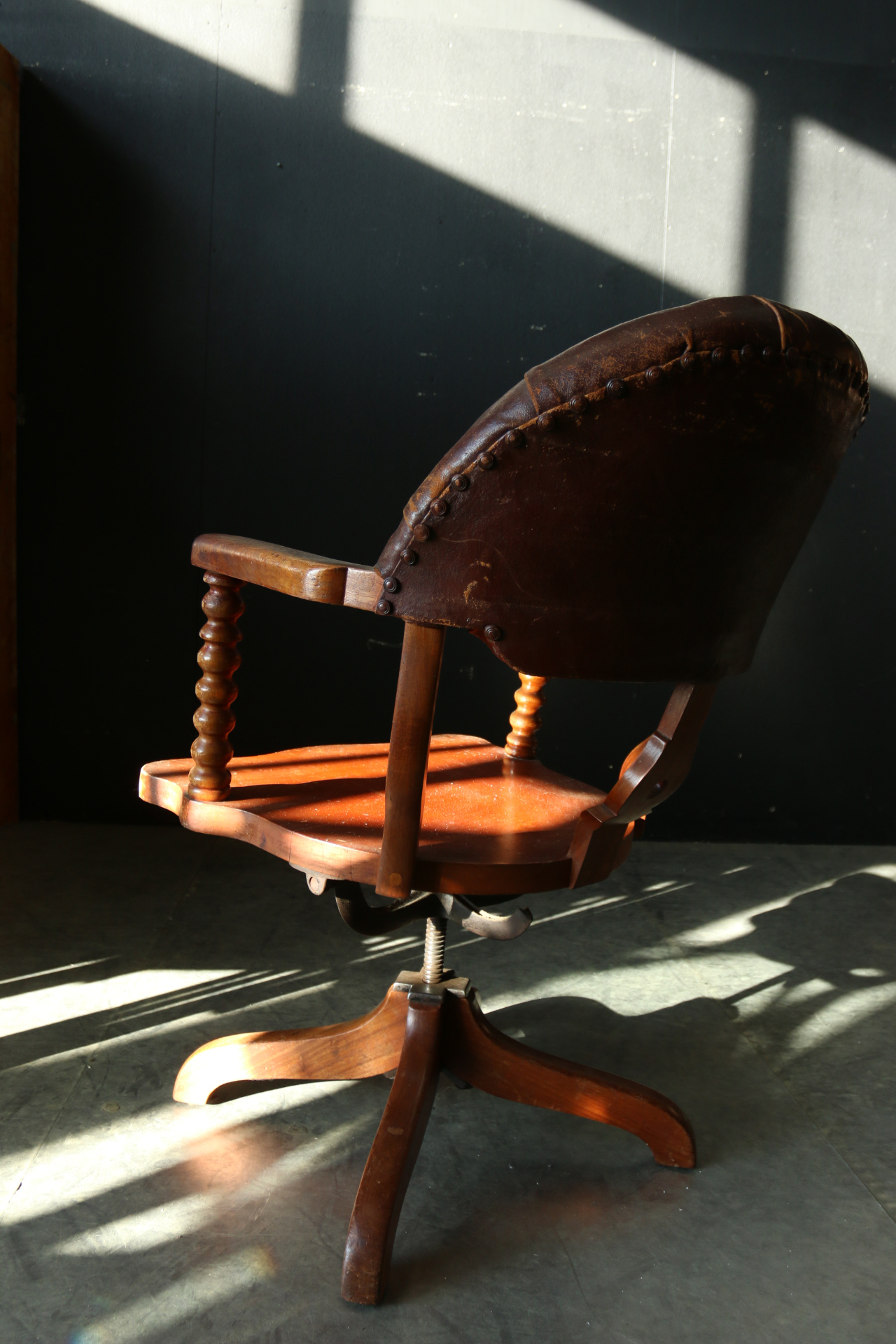 auditorium twee Muildier Antiek Vintage Engelse Captain Chair Bureaustoel 19e eeuw – Dehuiszwaluw