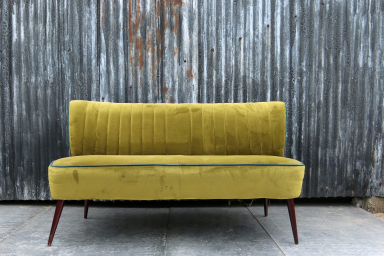Retro Stijl velours bankje op hoge poten