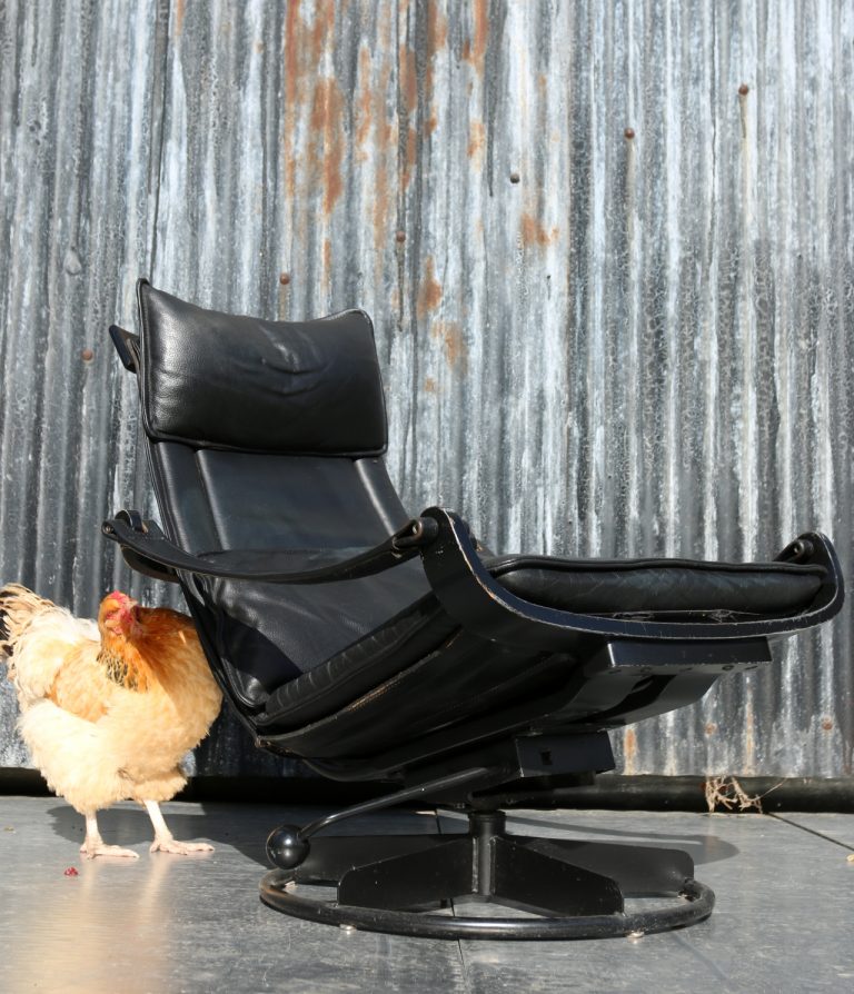 Vintage Design Memphis style Swivel Chair by Nelo Sweden
