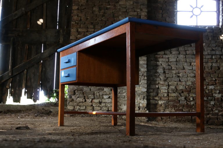 Industrieel Vintage Houten Bureau Blauw Blad jaren 60