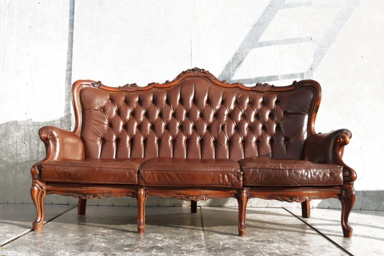 Vintage Barok leren gecapitonneerde driezits bank