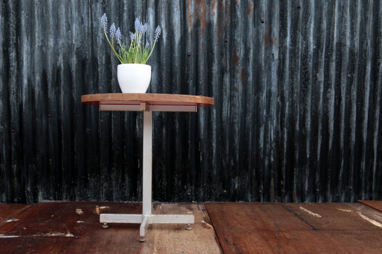 Industrieel Vintage Bijzettafel Rond metalen kruisvoet
