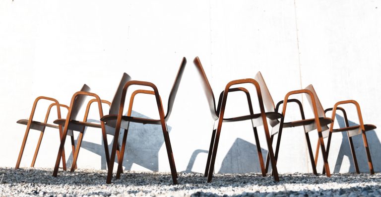 Top! Industrieel Vintage Houten Kuipstoelen met armleuning