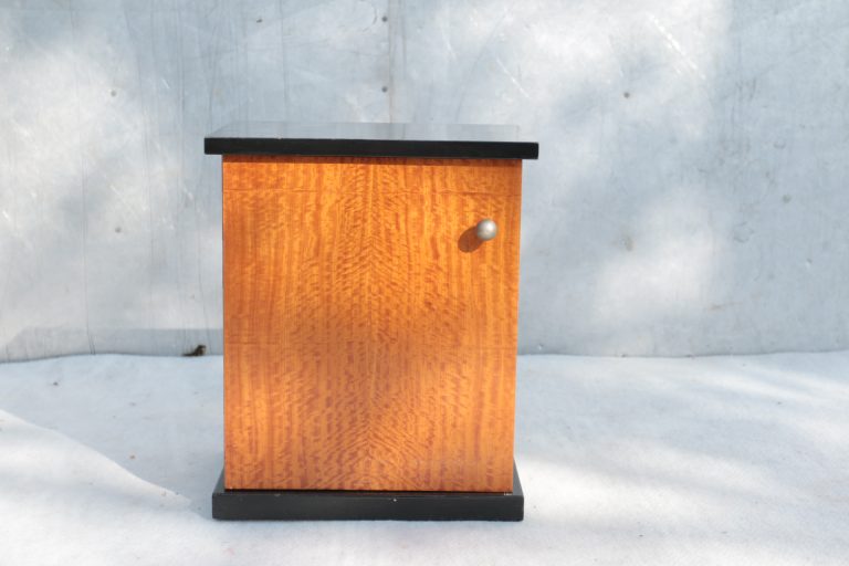 Vintage Antiek Pander kastje zwart beuken