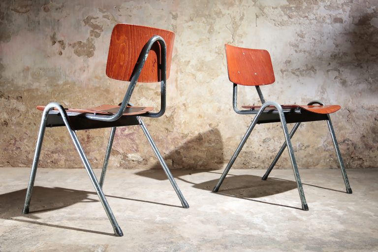 Zeldzaam mooie Industrieel Vintage Schoolstoelen met lus