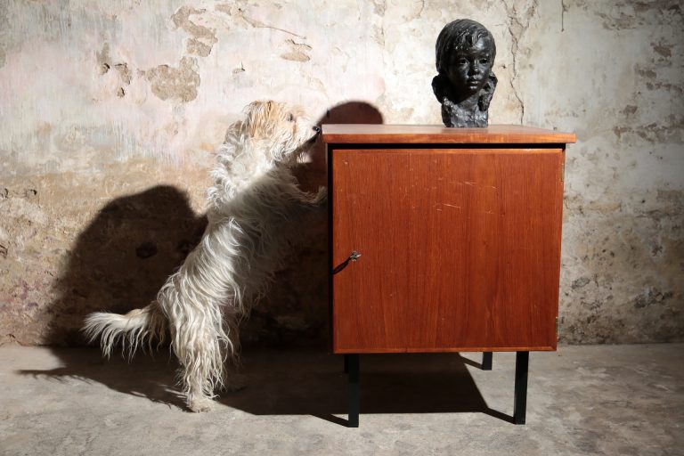 Vintage Design Teakhouten kast op zwart metalen pootjes