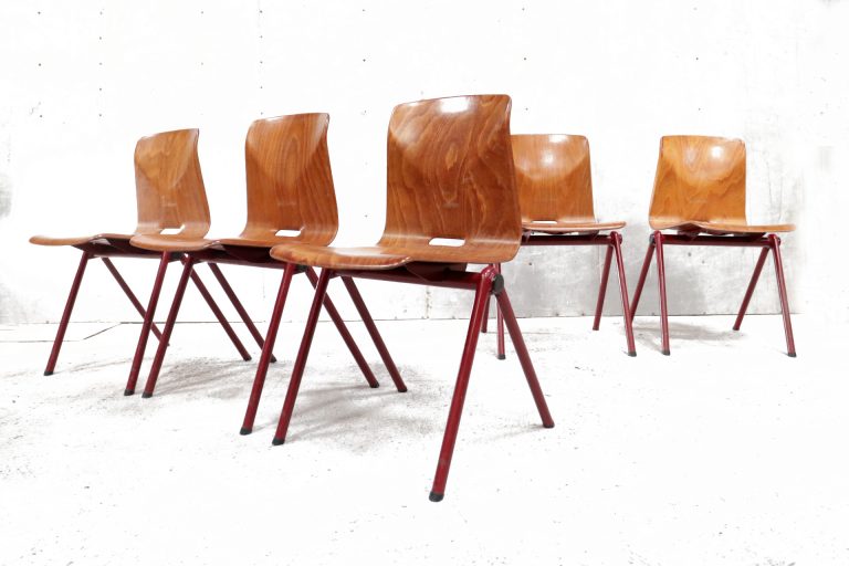 Vintage Design Galvanitas S30 Schoolstoelen Thur op Seat Ossenbloedrood