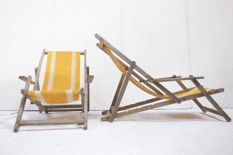 Vintage strandstoelen gele streep