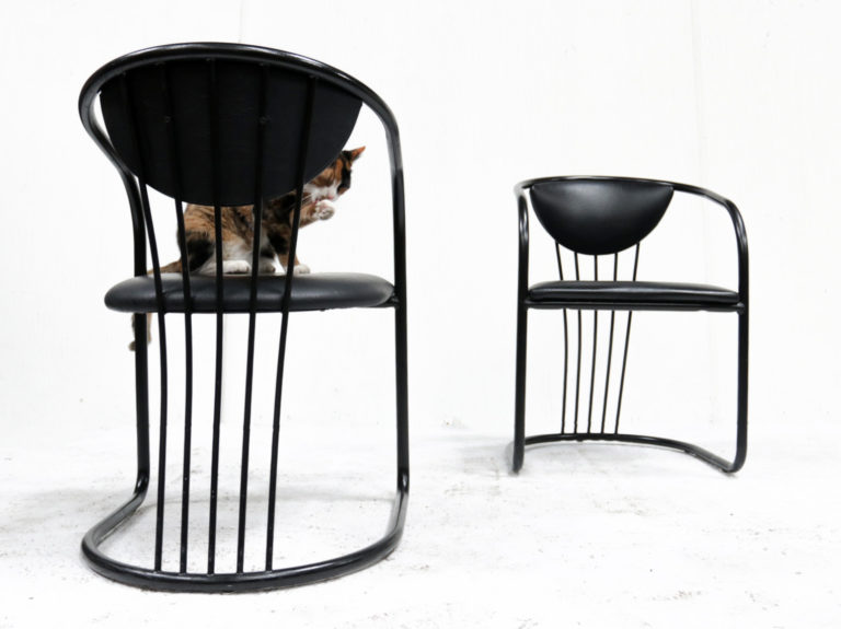 2 Memphis stijl stoelen zwart skai