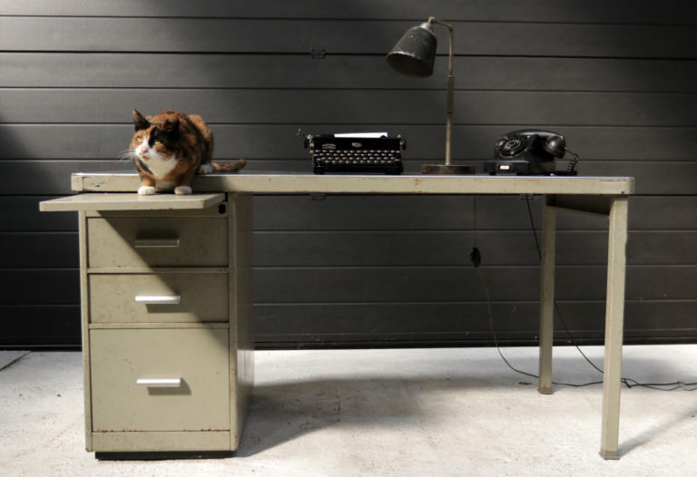 Industrieel Vintage Lips Bureau jaren 60