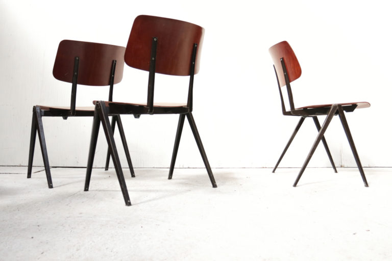 Industriele Vintage Prouve Friso Kramer stijl schoolstoelen S21 Compas frame