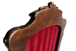 19e-eeuwse Franse gesneden houten stoel met rood fluweel – foto 13