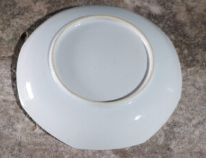 Achtkantig Chinees blauw-wit porseleinen bord Qianlong – foto 4