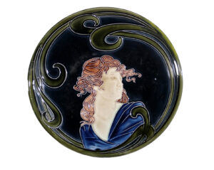 Frans majolica art nouveau Jugendstil wandbord met vrouwenportret – foto 2