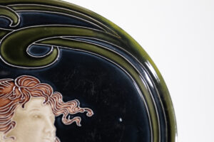 Frans majolica art nouveau Jugendstil wandbord met vrouwenportret – foto 5