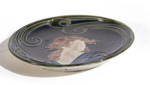 Frans majolica art nouveau Jugendstil wandbord met vrouwenportret – foto 7