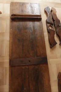 17e-eeuwse Franse eiken kloostertafel schragentafel – foto 17