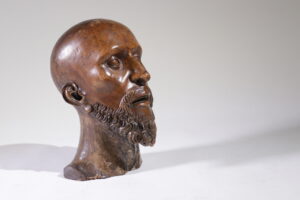 Levensgroot gesneden houten sculptuur mannenhoofd circa 1700 – foto 4
