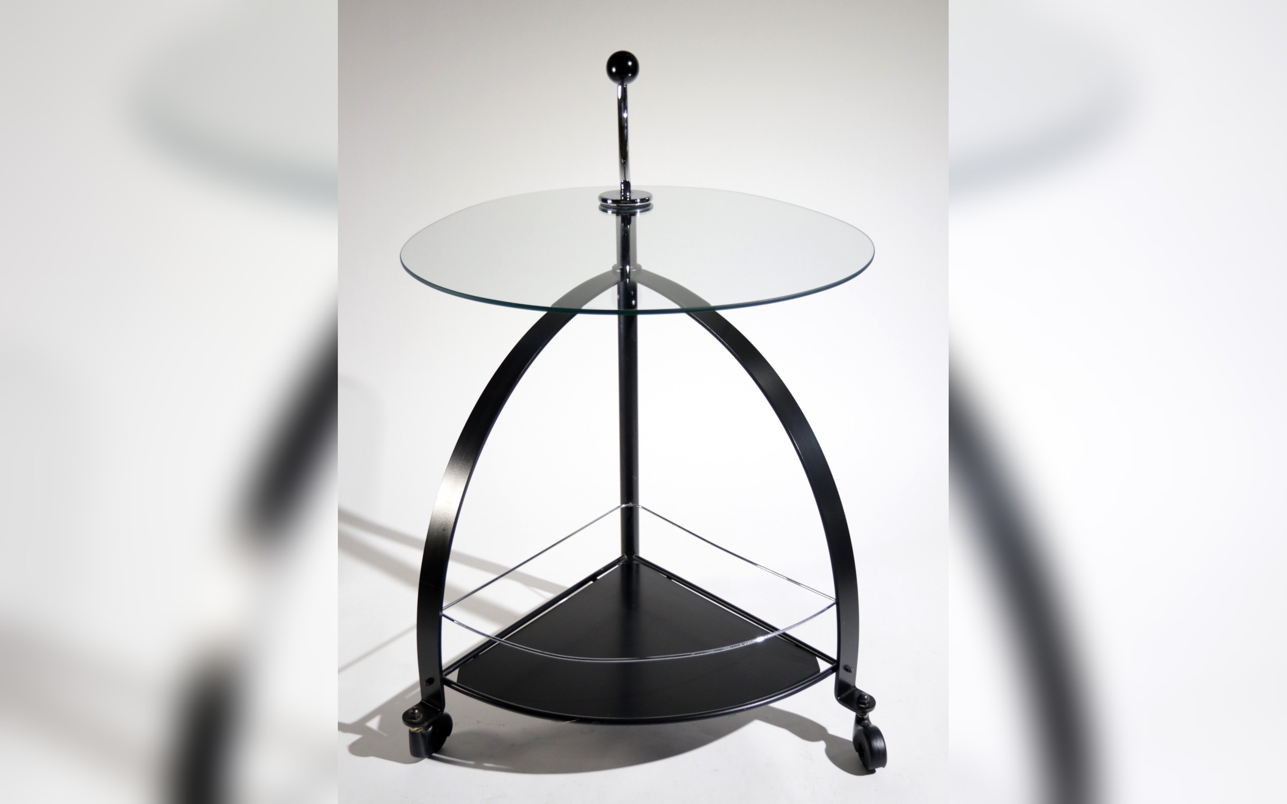 Vintage Bauhaus stijl serveerwagen trolley van staal en glas – foto 1