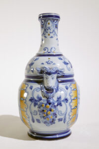 Faience vaas Nevers Gabriel Montagnon 1915 met ramskoppen – foto 5