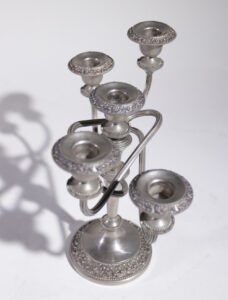 Engelse art nouveau verzilverde kandelaar met vijf armen – foto 5