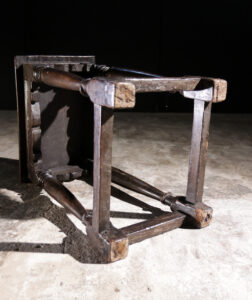 17e-eeuwse eiken joint stool met gedraaide poten – foto 9