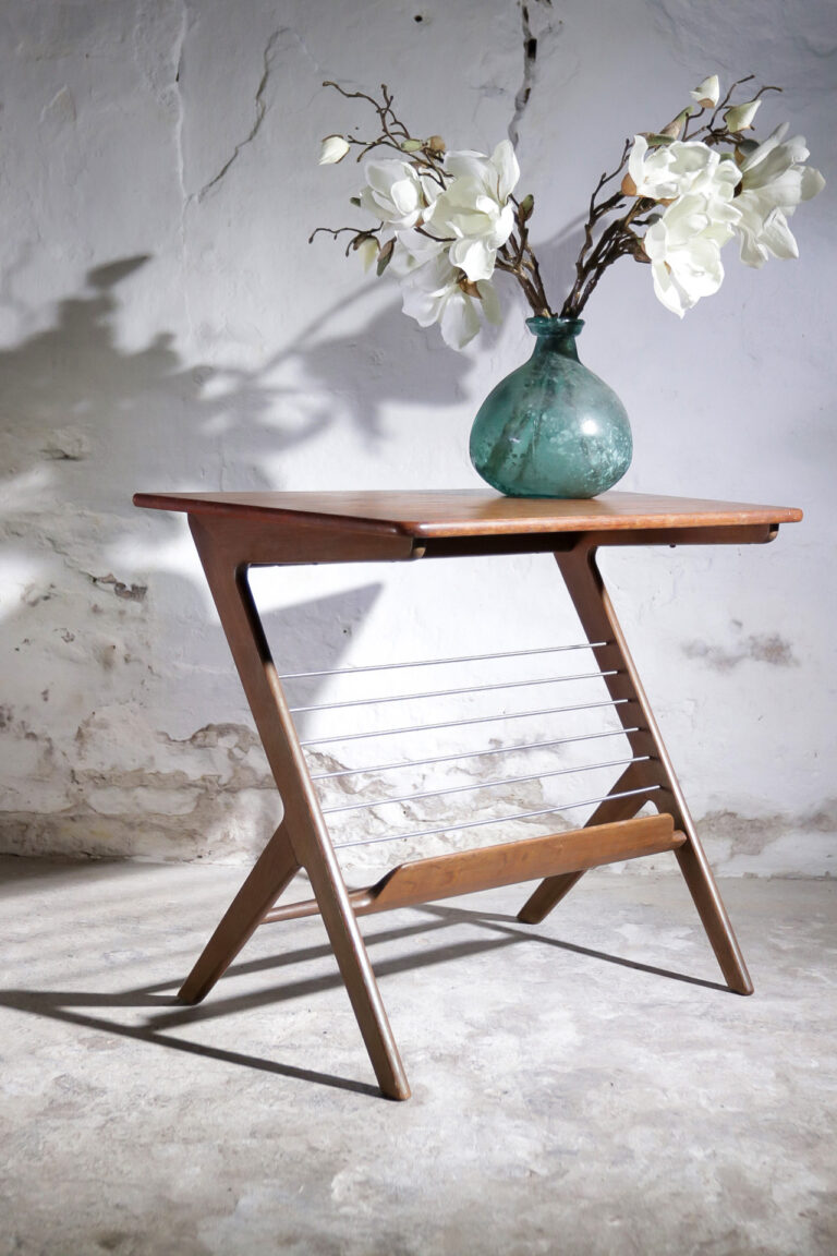 Deens Design bijzettafel krantentafel jaren 60