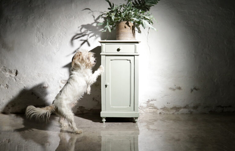Landelijk Brocante nacht- kastje Saliegroen en Wit marmeren blad