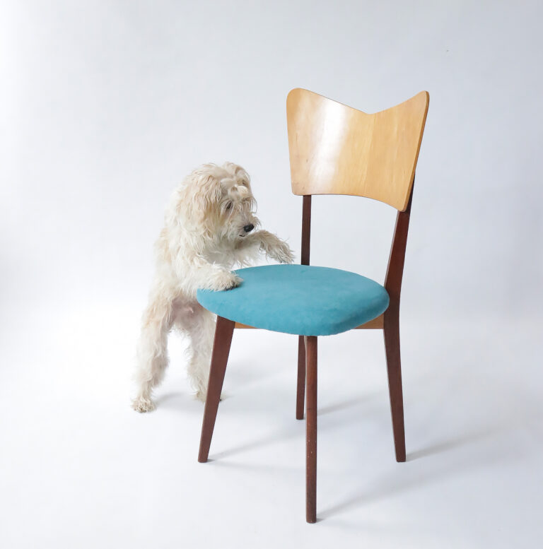 Vintage Design Stoeltje met hartvorm rug en Turquoise bekleding