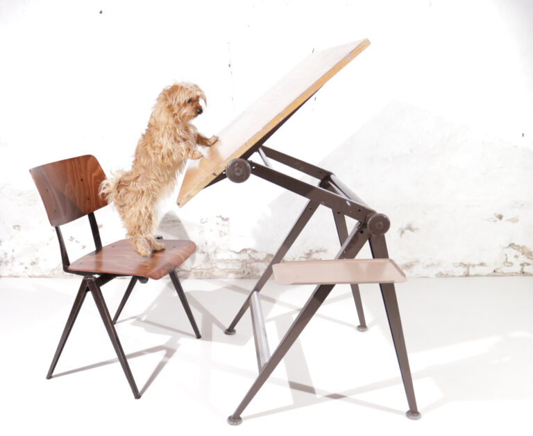 Set Reply Architect Drafting Table Friso Kramer / Wim Rietveld & Pyramid Chair