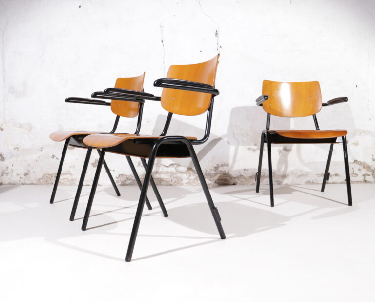Industrieel Vintage Emmein Kerkstoelen met armleuning