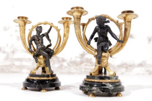 Paar Franse Empire kandelaars verguld brons 1810 – foto 1