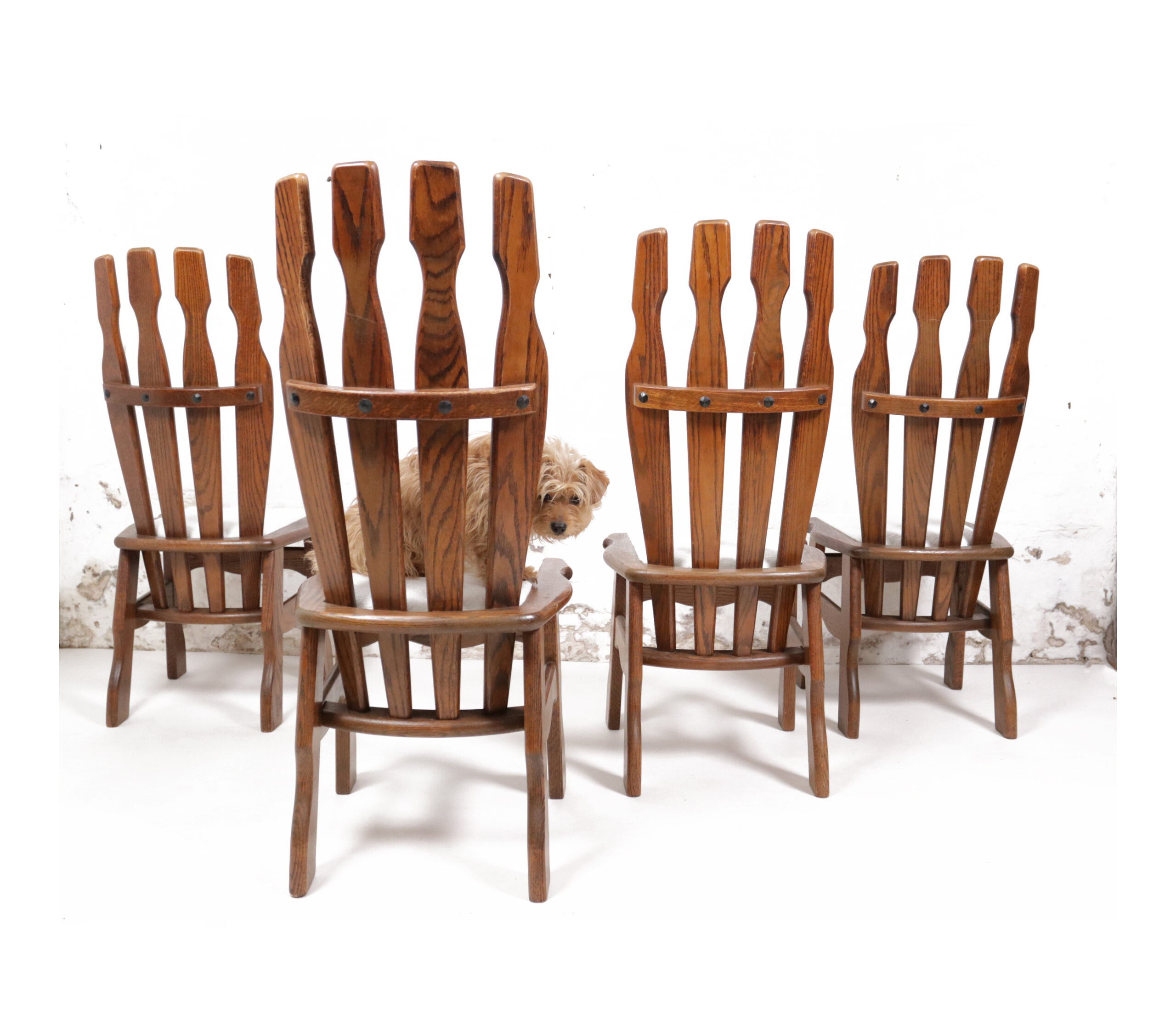 Brutalist eiken eetkamerstoelen bouclé jaren 70 – foto 1