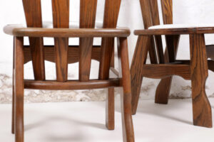 Brutalist eiken eetkamerstoelen bouclé jaren 70 – foto 9