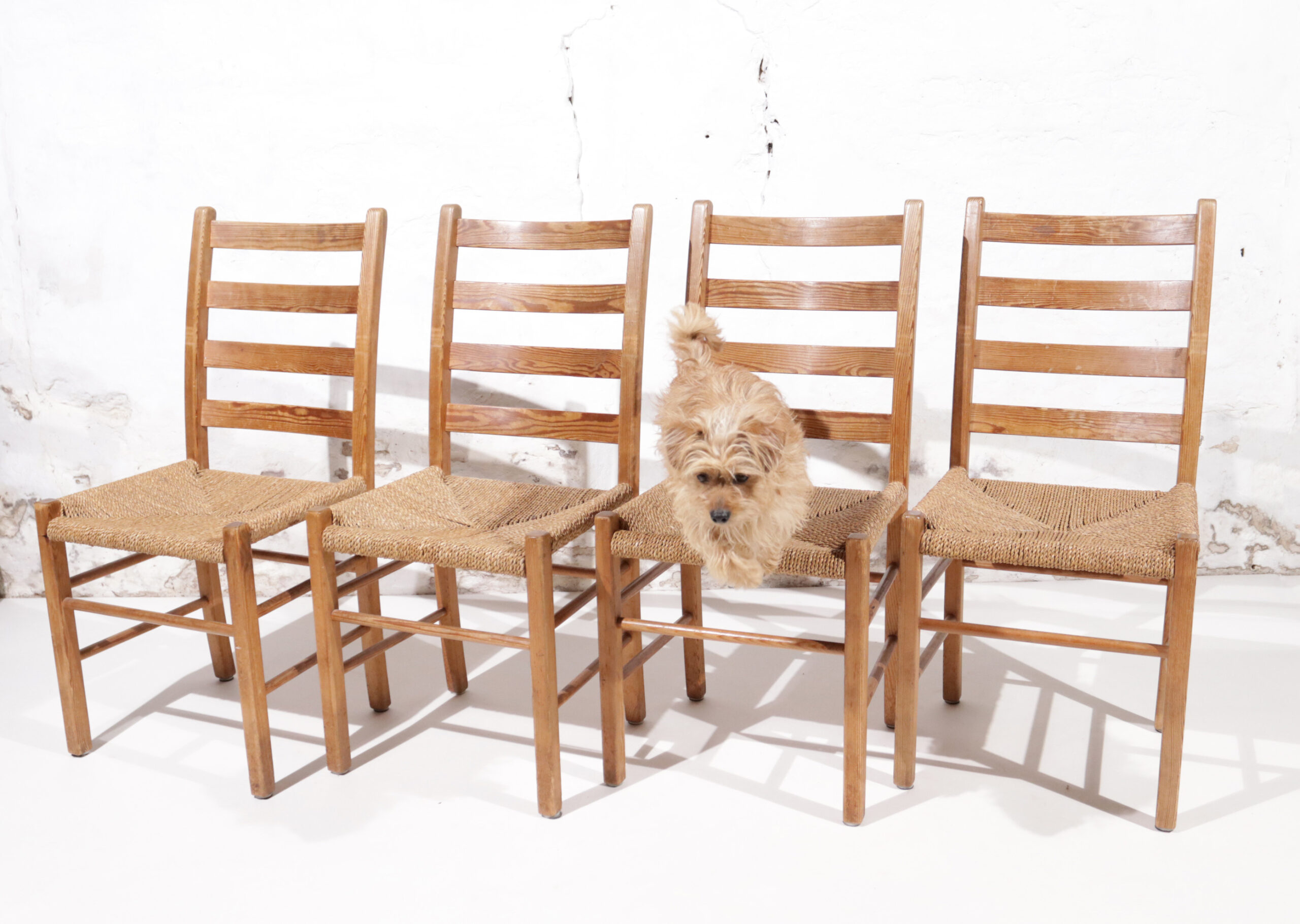 Scandinavische grenen stoelen zeegras zitting jaren 60 – foto 1