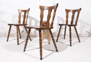 Mid-century brutalist stoel met boogvormige uitsparingen en gedraaide poten – foto 9