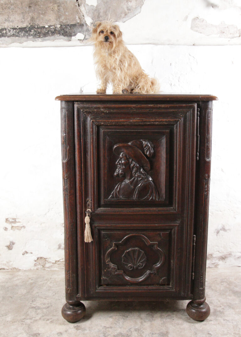 Unique 17th century cabinet portrait and scallop