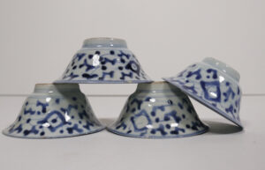 Set van 4 Chinese blauw-wit kommen met lotusranken – foto 8