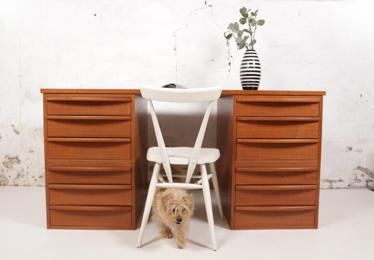 Vintage Design Teakhouten Bureau 12 lades