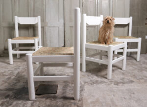 Witte biezen eetkamerstoelen Vico Magistretti Perriand stijl jaren 70 – foto 6