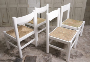 Witte biezen eetkamerstoelen Vico Magistretti Perriand stijl jaren 70 – foto 5