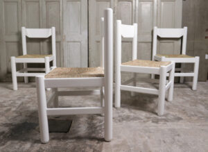 Witte biezen eetkamerstoelen Vico Magistretti Perriand stijl jaren 70 – foto 4