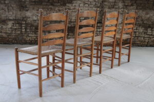 Oude Hollandse eiken ladderback stoel met biezen zitting – foto 14