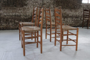 Oude Hollandse eiken ladderback stoel met biezen zitting – foto 15