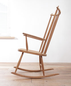 Scandinavische mid-century eiken schommelstoel – foto 4