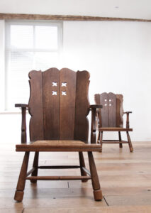 Brutalist eiken loungestoel met biezen zitting circa 1935 – foto 5