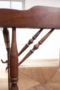 Antieke Hollandse eiken armstoel biezen zitting – foto 17